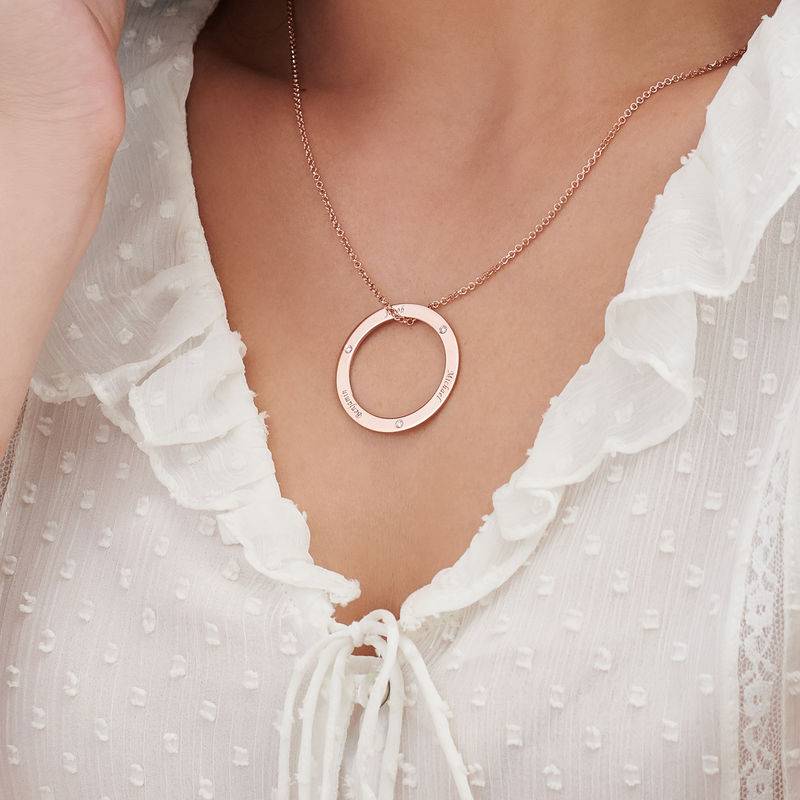 Engraved Family Circle Necklace for Mom in Rose Gold Plating
