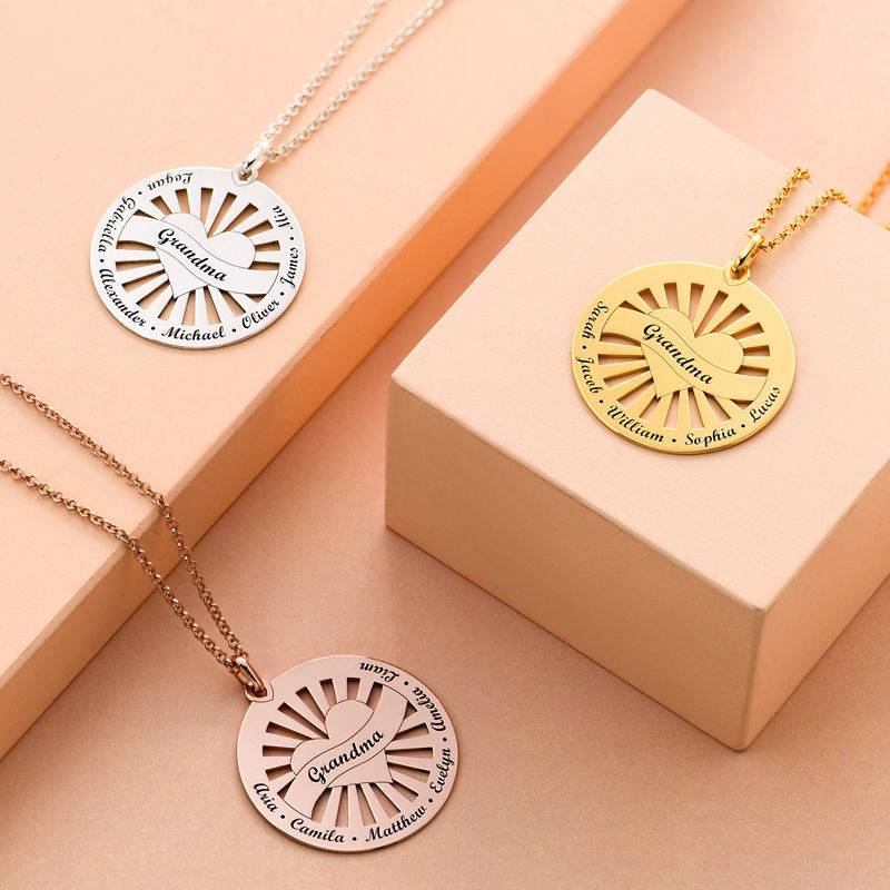 Grandma Circle Pendant Necklace with Engraving in 18K Gold Plating