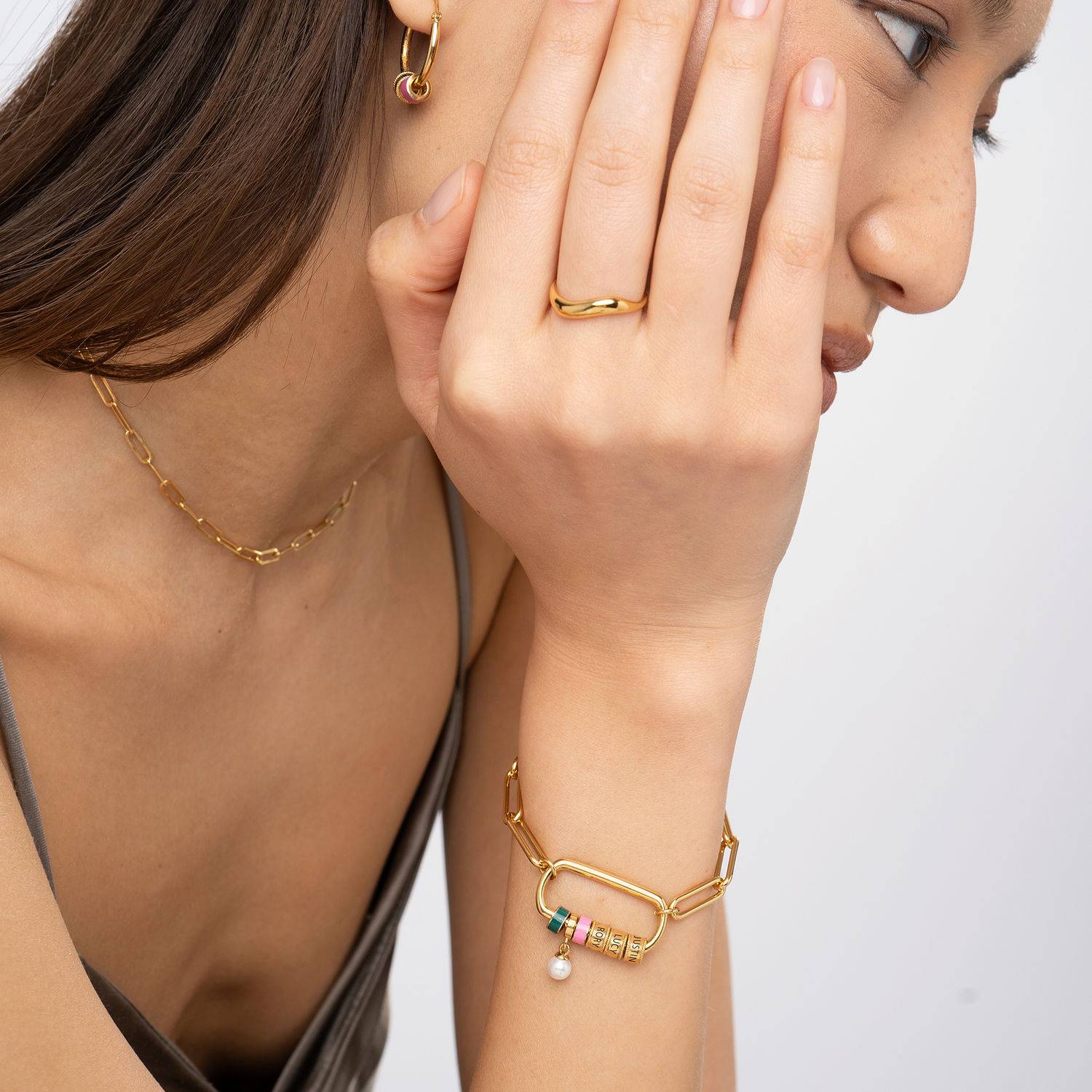 Linda Oval Clasp Bracelet With Pearl in 18K Gold Plating-1 product photo