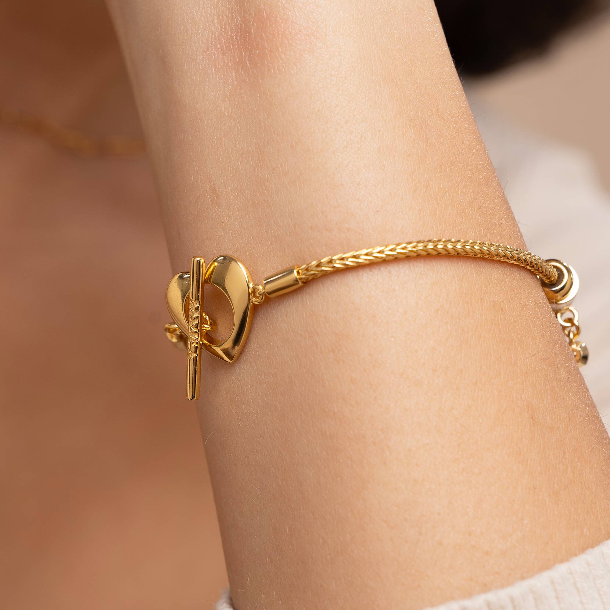 Linda Toggle Heart Charm Bracelet with Pearl & Enamel in 18K Gold Plating-6 product photo