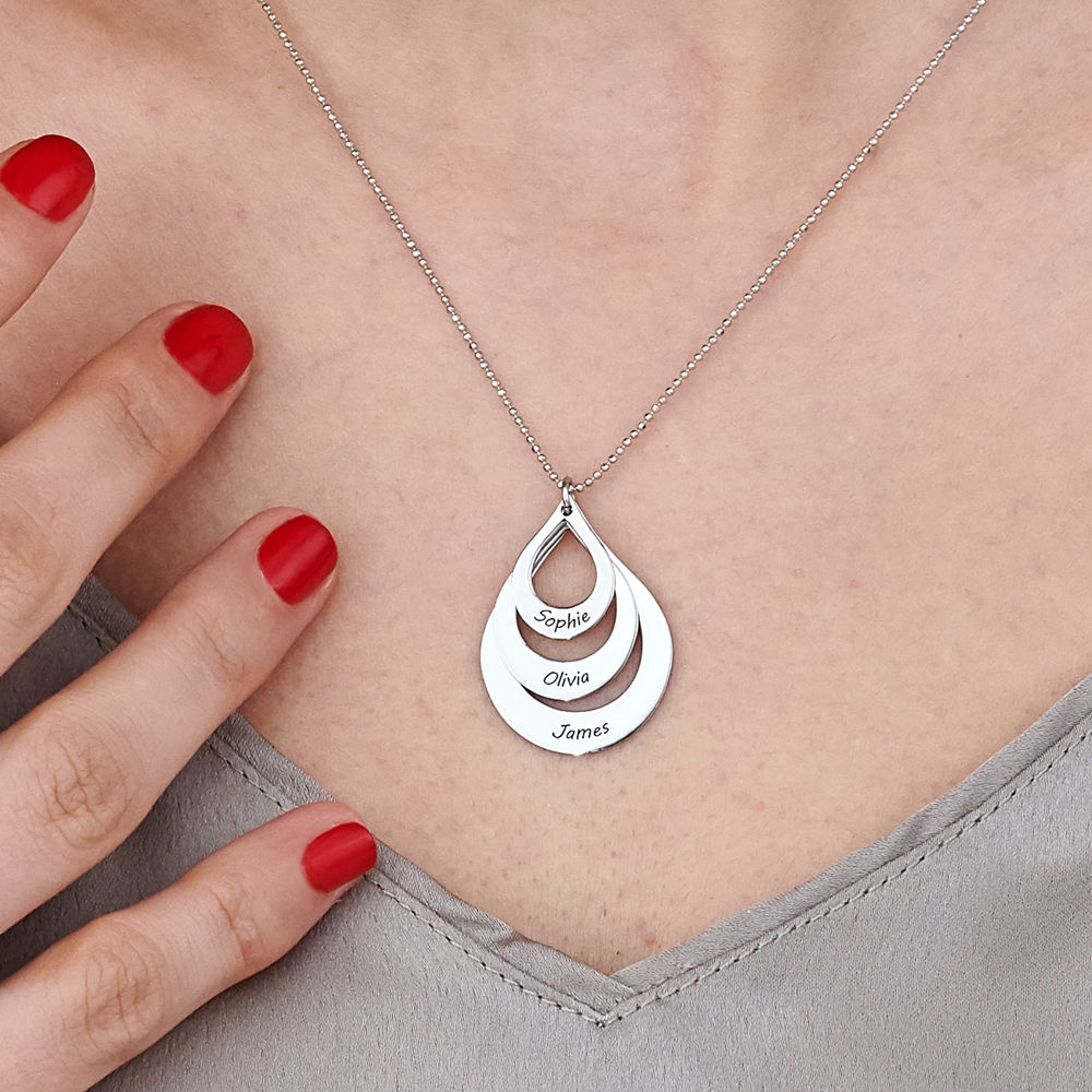 Engraved Family Necklace Drop Shaped in White Gold - 3 product photo