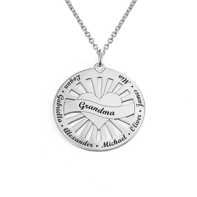 Grandma Circle Pendant Necklace with Engraving in Sterling Silver