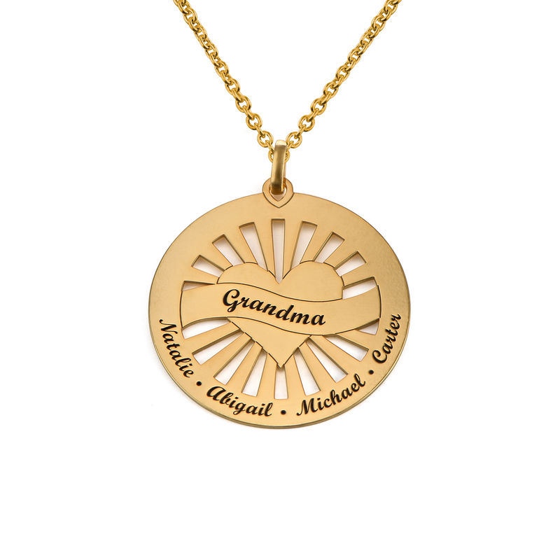 Grandma Circle Pendant Necklace with Engraving in 18K Gold Vermeil